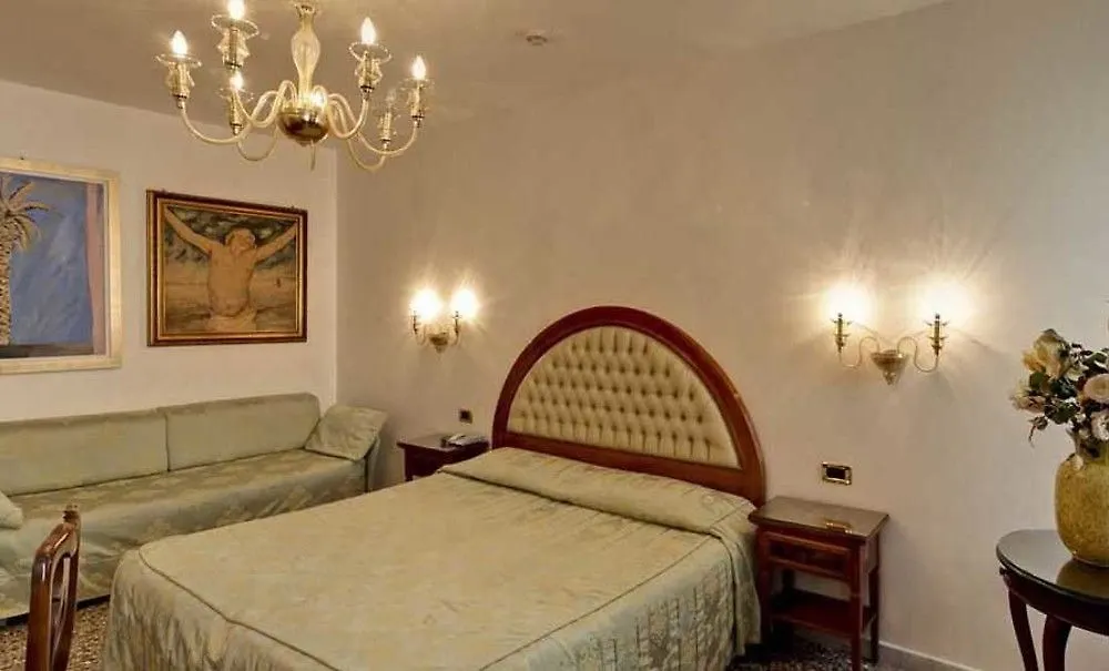 ***  Antica Casa Carettoni Hotel Venice Italy